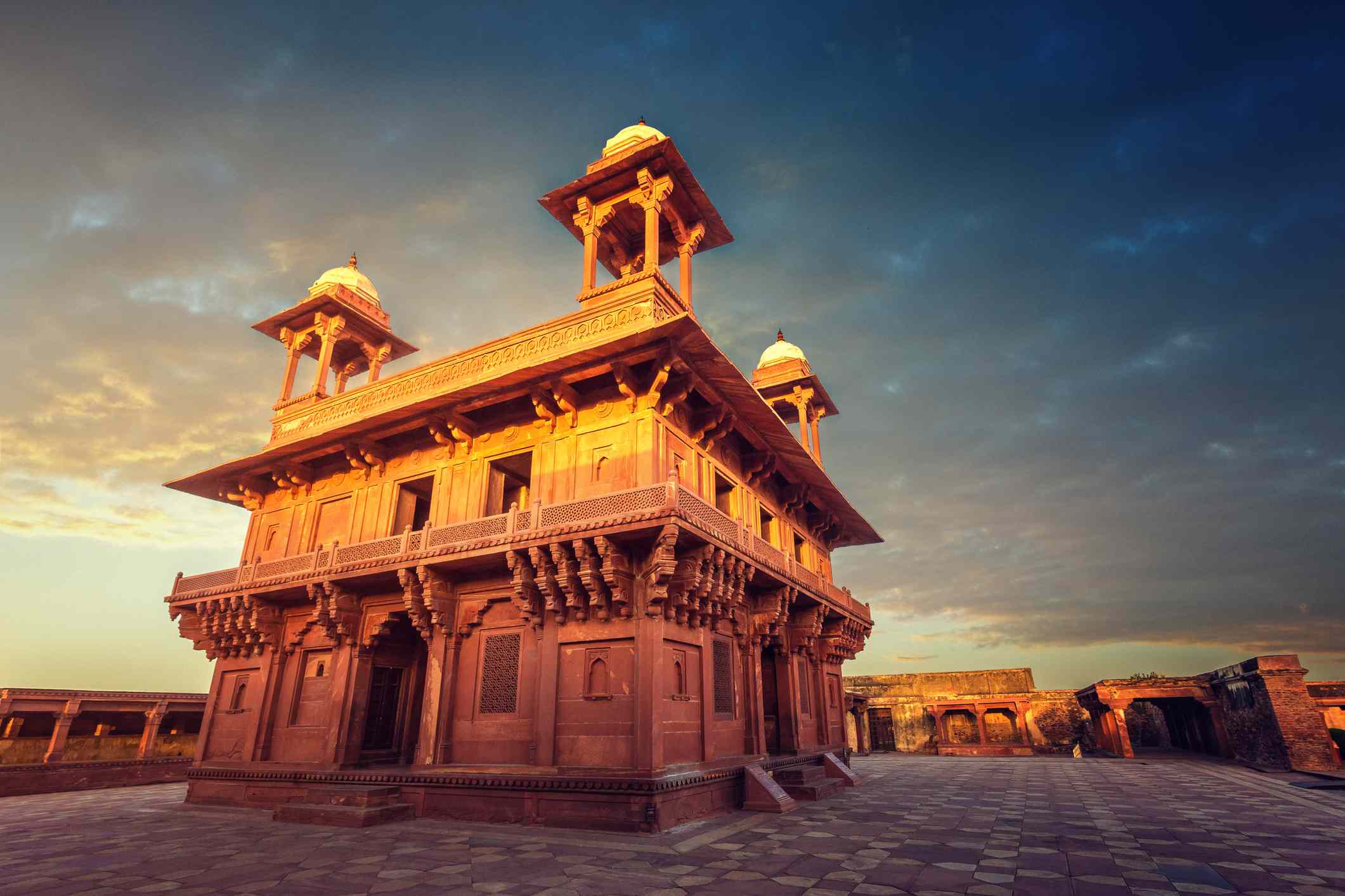 Agra to Jaipur Transfer via Fatehpur Sikri & Abhaneri